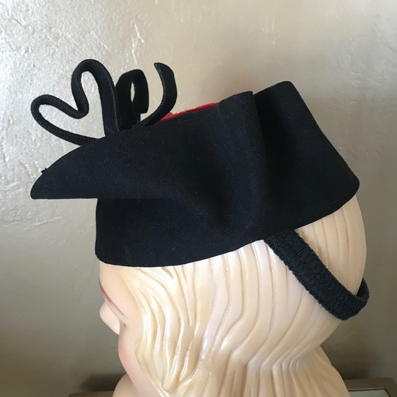 SHOWSTOPPER 1940s\' BLACK TILT FELT HAT - WIRED \
